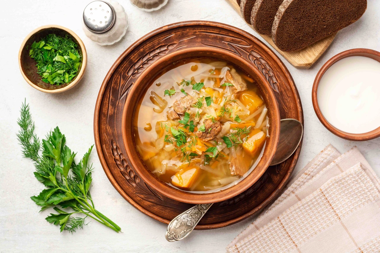 Як варити капусняк: класичний рецепт з квашеною капустою