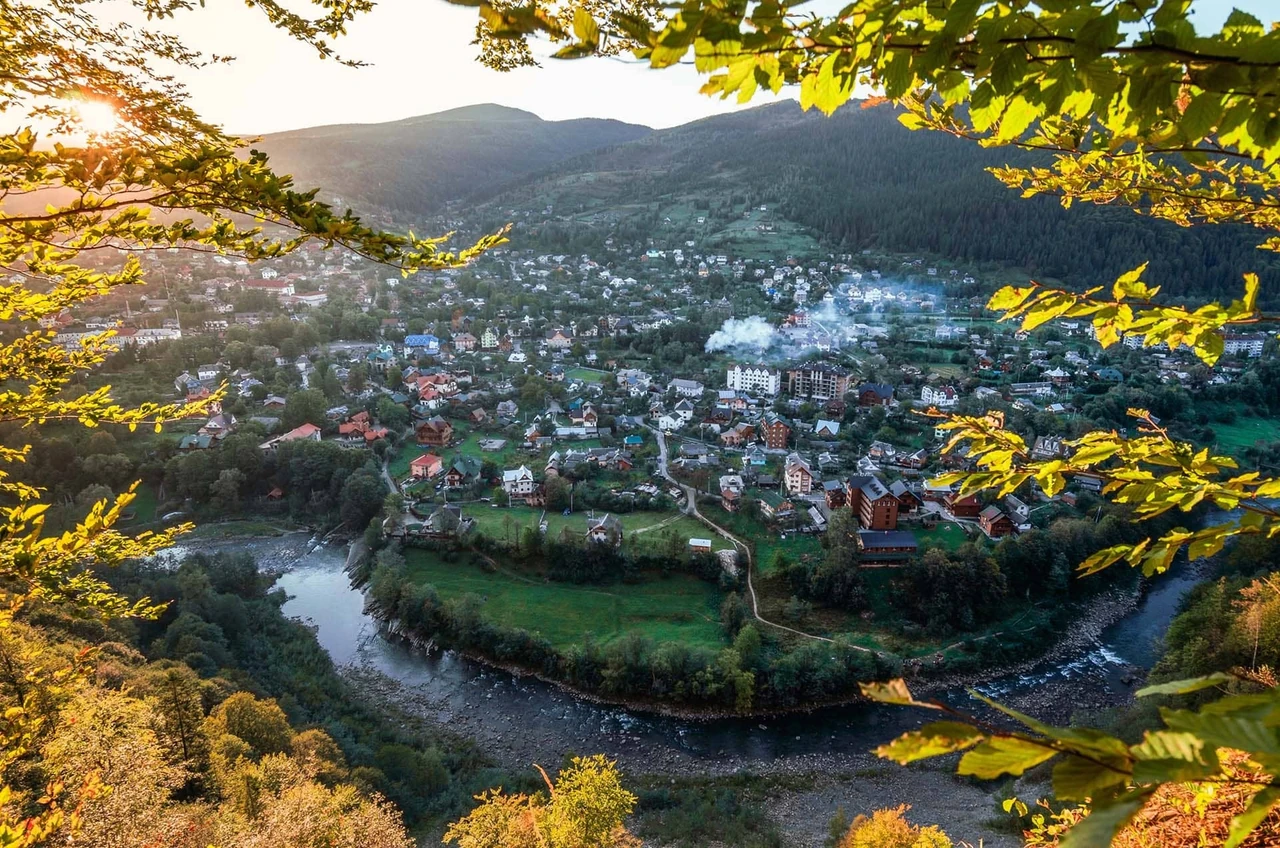 Яремче куди піти: топові місця Карпат 2026