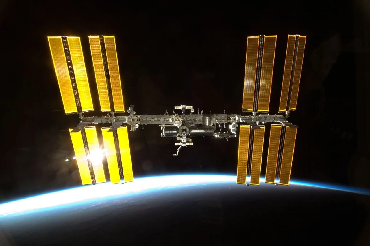 Швидкість мкс: орбітальна швидкість Міжнародної космічної станції