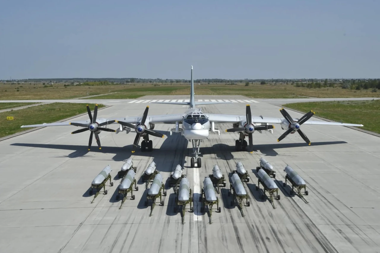 Скільки ракет несе Ту-95: максимальна бойова навантаження стратегічного бомбардувальника
